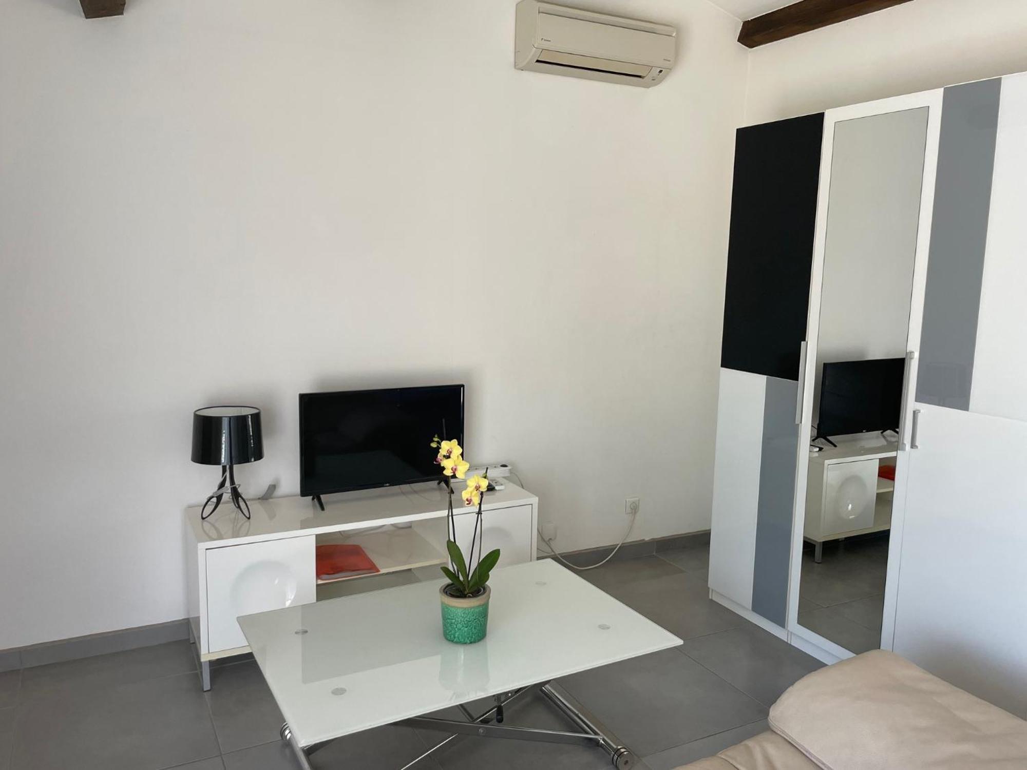 Studio Charmant Avec Terrasse Lancon-Provence Exterior photo